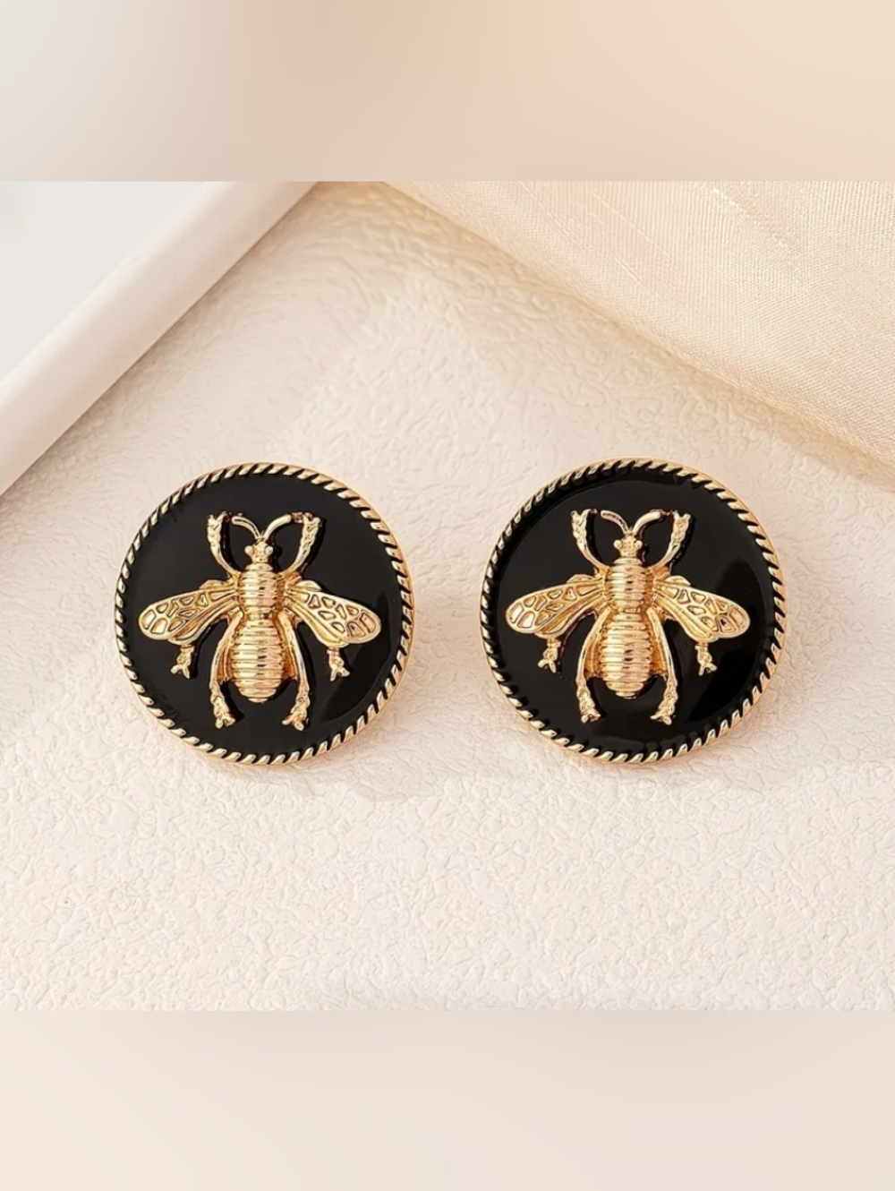 🆕️ Gold Bee Round Button Earrings in Black NWOT